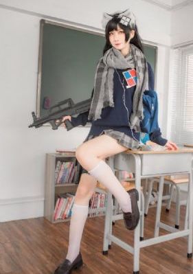 笼中女